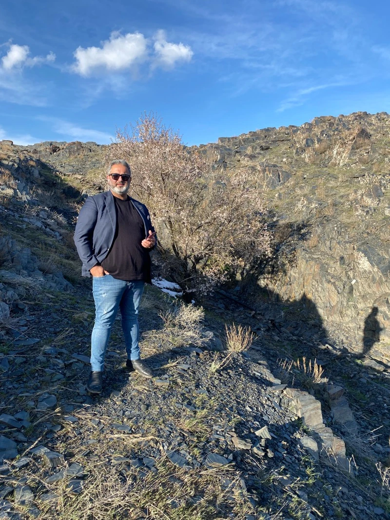 منطقه ای کوه پایه ای در دل طبیعت مملو از آرامش و سکوت آب و هوایی بی نظیر در دل طبیعتی بکر ، فضایی برای ریلکس کردن 