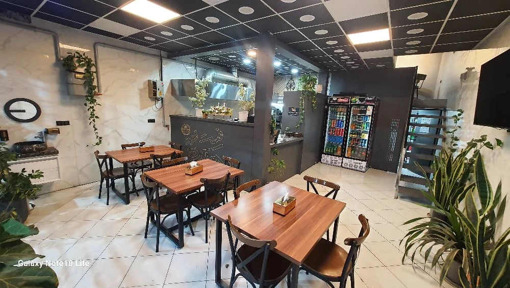 فست فود دهکده 10 درصد تخفیف با نشان دادن صفحه راهنمای گردشگری<br />« « « « . . . . . . ورق بزنید . . . . . . » » » »