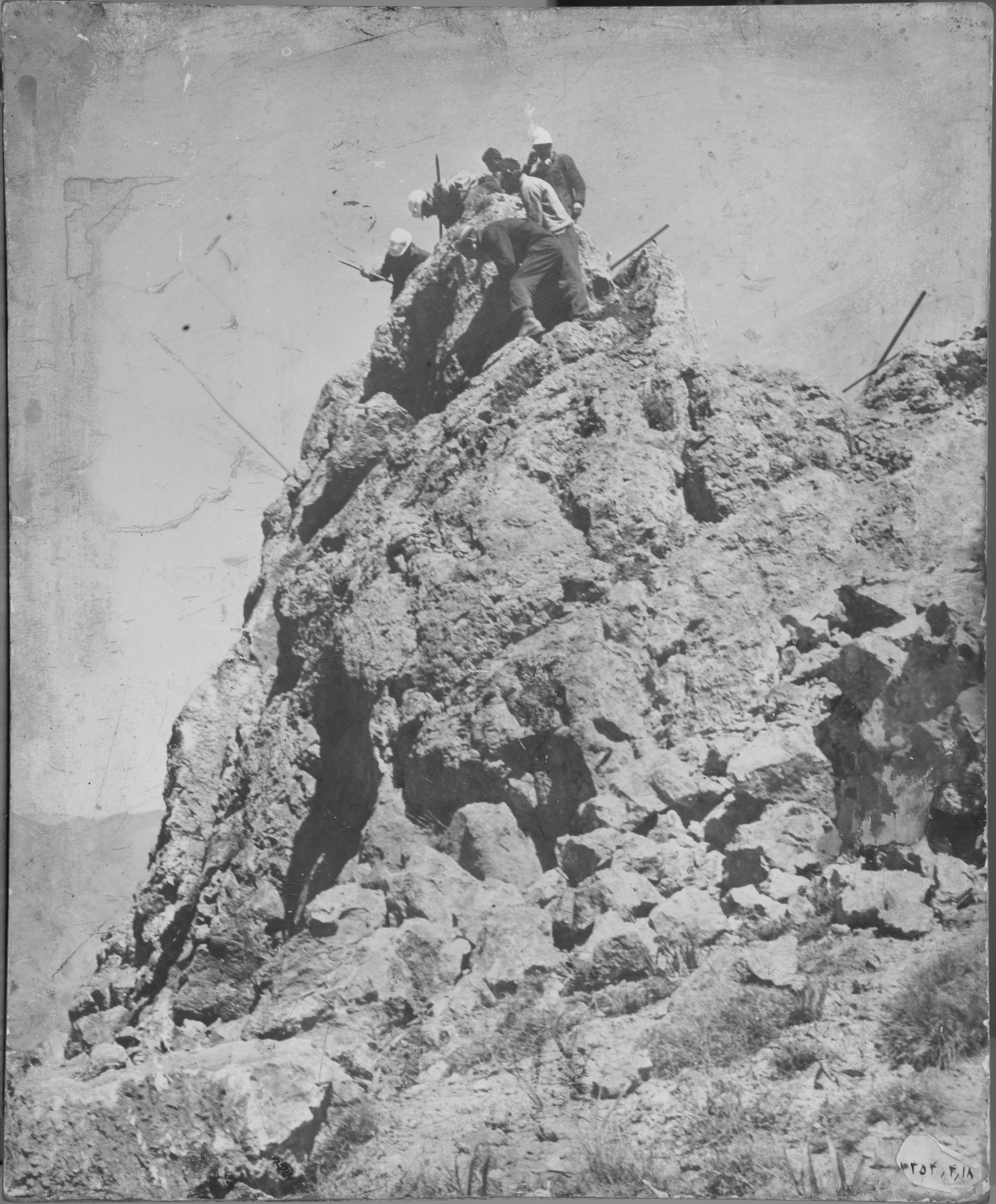 پایه گذاری تله کابین و تله اسکی