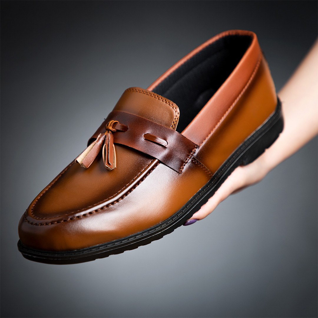 کفش مردانه 259273 مشاهده قیمت و یا خرید اینجا کلیک کنید خاص باشید کفش مردانه Brown مدل 2376 . ❇️ مناسب سایز 41 تا 44 ⚜ جنس رویه : چرم مصنوعی ⚜ جنس زیره پی یو