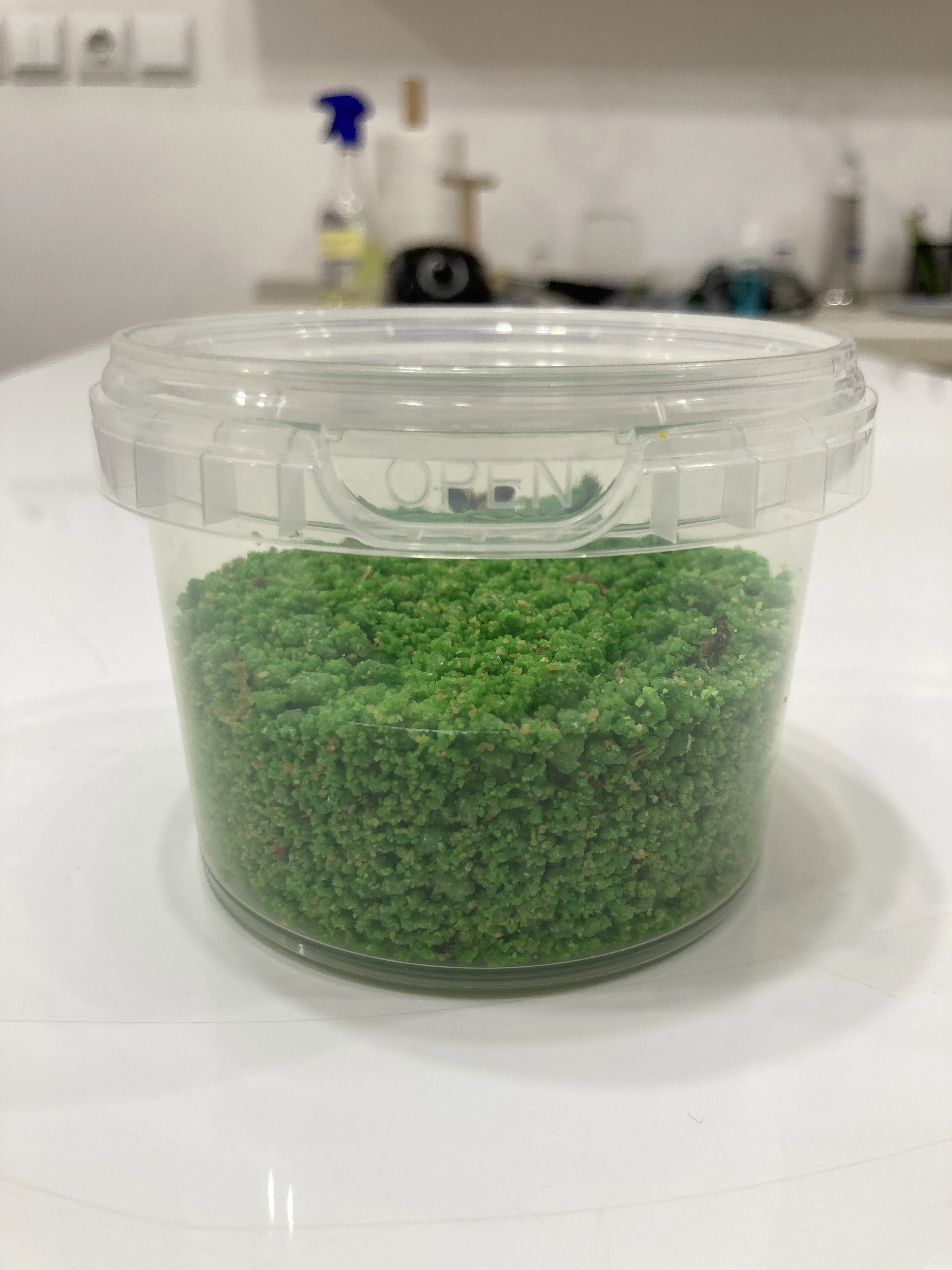 خوراک میکس سبزیجات penny مناسب طوطی سانان مختلف به ویژه طوطی های کوچک تا متوسط جثه مثل مرغ عشق برزیلی عروس هلندی و گرنیچک . <br />برای طوطی هایی که میوه وسبزیجات دوست ندارند و نمی خورند میتواند جایگزین خوبی باشد . <br /><br />بسته 100 گرمی <br />قیمت 300 ت