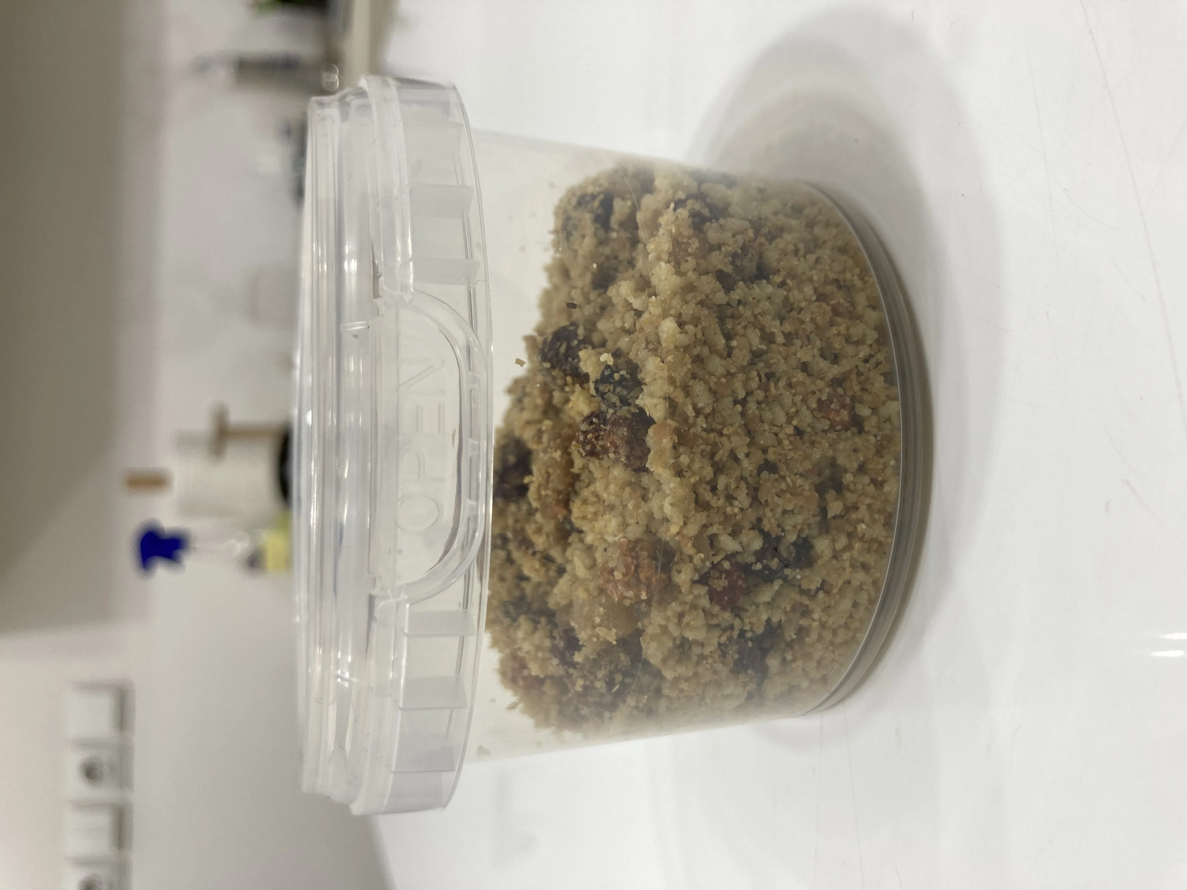 خوراک مرغ مینا ورسلاگا مناسب مرغ مینا و بلبل خرما و طوطی سانان <br />بافت این غذا حالت خوراک دارد و مناسب مصرف روزانه است . <br /><br />بسته 100 گرمی <br />قیمت 300 تومان